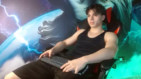 Snapshot of shinobi_grey chatting on December 13, 3:21 pm  .. shinobi .. online show from December 13, 3:21 pm