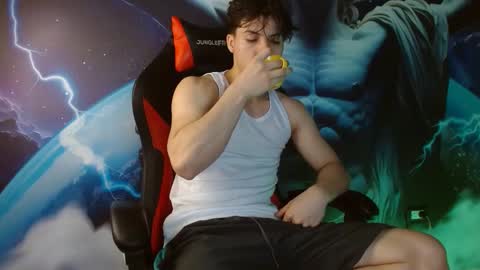 Snapshot of shinobi_grey chatting on December 9, 2:40 pm  .. shinobi .. online show from December 9, 2:40 pm