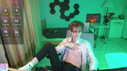 shiromy_ online show from February 8, 5:50 pm