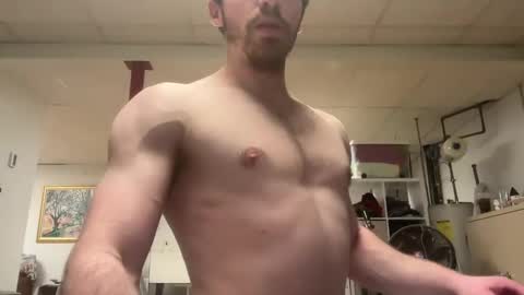 shirtlesshunk15 online show from May 16, 9:24 pm