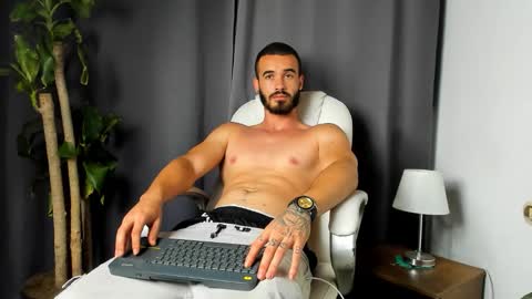 Snapshot of shooter_boy_ chatting on October 23, 4:16 am Shooter online show from October 23, 4:16 am