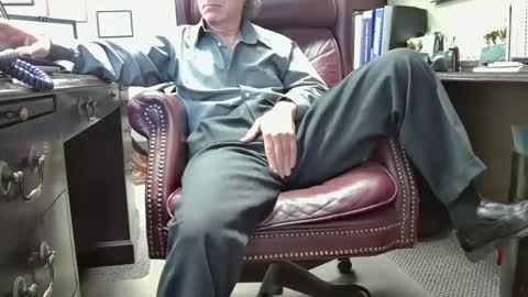 nikolas send dm for an appointment online show from February 18, 5:32 pm