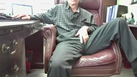 nikolas send dm for an appointment online show from October 29, 4:21 pm