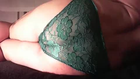 Snapshot of show_on_for_you chatting on January 2, 9:39 pm show_on_for_you online show from January 2, 9:39 pm