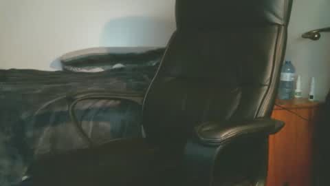 shyboyhugecum2020 online show from December 16, 4:41 am