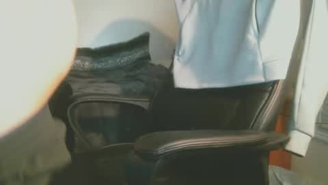 shyboyhugecum2020 online show from January 7, 4:17 am