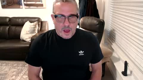 Snapshot of silveroli187 chatting on October 4, 3:06 pm silveroli187 online show from October 4, 3:06 pm