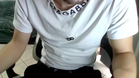 Snapshot of simoninside25 chatting on October 12, 3:39 pm simoninside25 online show from October 12, 3:39 pm