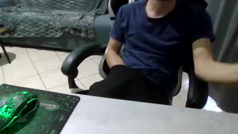 Snapshot of simoninside25 chatting on October 11, 2:10 pm simoninside25 online show from October 11, 2:10 pm