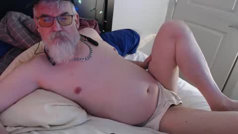 Snapshot of sirbeercan chatting on October 24, 6:26 am sir beer can the friendly hermit online show from October 24, 6:26 am