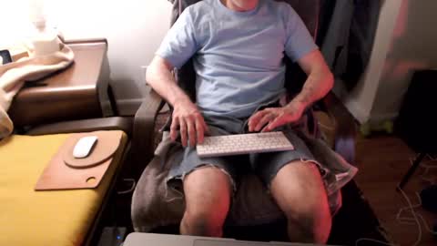 Snapshot of skibumz chatting on December 5, 2:53 am Skibumz online show from December 5, 2:53 am