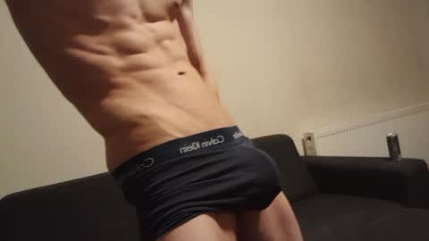 skinnyguywithbigd online show from February 3, 12:30 am