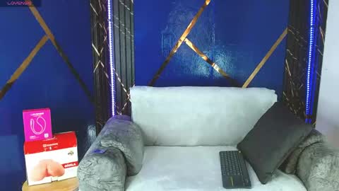 sky_walkerss online show from May 8, 5:57 pm