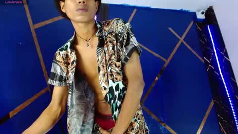 sky_walkerss online show from April 30, 5:42 pm