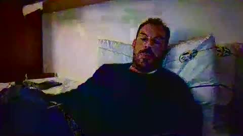 Snapshot of slevin1983 chatting on December 13, 5:43 pm slevin online show from December 13, 5:43 pm