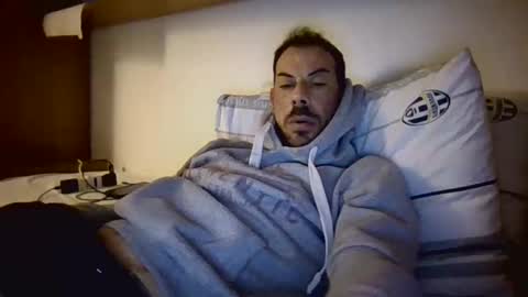 Snapshot of slevin1983 chatting on March 9, 3:27 pm slevin online show from March 9, 3:27 pm