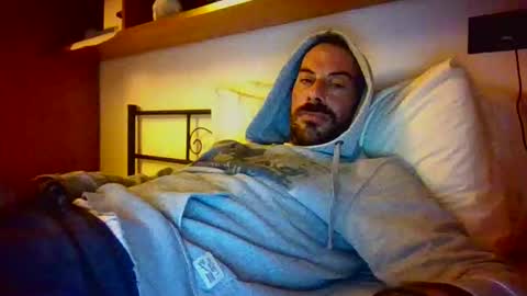 Snapshot of slevin1983 chatting on October 28, 12:57 am slevin online show from October 28, 12:57 am