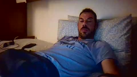 Snapshot of slevin1983 chatting on February 12, 8:18 pm slevin online show from February 12, 8:18 pm