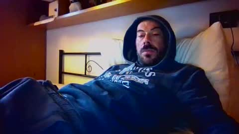 Snapshot of slevin1983 chatting on October 5, 2:10 pm slevin online show from October 5, 2:10 pm