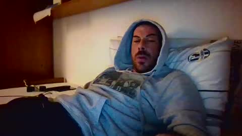 Snapshot of slevin1983 chatting on December 31, 12:21 am slevin online show from December 31, 12:21 am