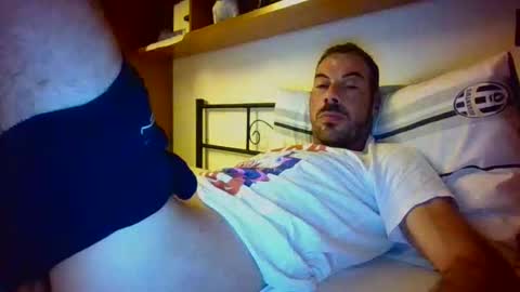 Snapshot of slevin1983 chatting on September 16, 12:01 am slevin online show from September 16, 12:01 am