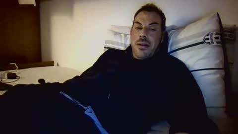 Snapshot of slevin1983 chatting on February 25, 8:51 pm slevin online show from February 25, 8:51 pm