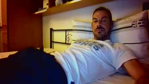 Snapshot of slevin1983 chatting on September 14, 11:51 pm slevin online show from September 14, 11:51 pm