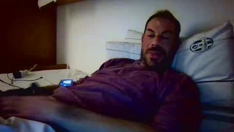 Snapshot of slevin1983 chatting on December 10, 7:43 pm slevin online show from December 10, 7:43 pm