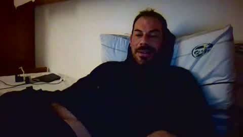 Snapshot of slevin1983 chatting on December 13, 1:15 am slevin online show from December 13, 1:15 am