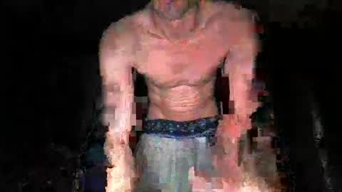 Snapshot of slideitin96 chatting on February 12, 1:41 am slideitin96 online show from February 12, 1:41 am