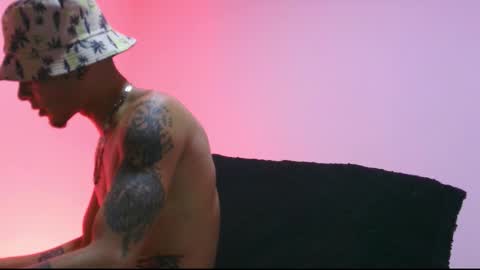 Daniel laverde online show from November 28, 9:06 pm