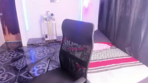 snak_master1 online show from July 11, 5:04 pm