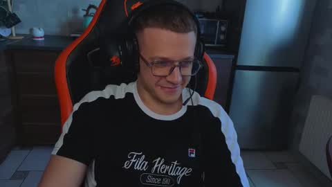 kluvr4 online show from February 26, 8:04 am