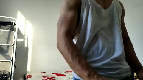 Hi Im Weller Check my Bio  online show from May 6, 9:37 pm
