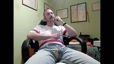 Snapshot of spanishharddick chatting on January 2, 5:18 pm Manu  online show from January 2, 5:18 pm