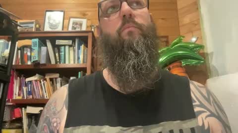 Beard Guy online show from December 31, 3:01 am