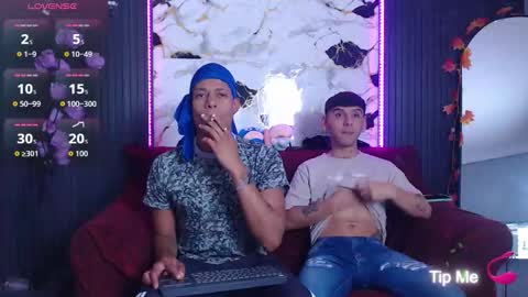 Snapshot of spicyboys_ chatting on October 24, 1:40 am    online show from October 24, 1:40 am