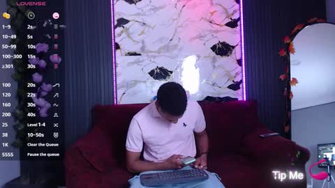 Snapshot of spicyboys_ chatting on October 18, 1:43 am    online show from October 18, 1:43 am