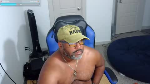 Snapshot of splenda_daddy_50 chatting on October 25, 9:33 am Blaque Jaystone online show from October 25, 9:33 am