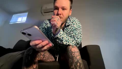 Keepscrolling online show from March 8, 7:07 pm