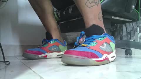 sr master cum its my old account online show from December 18, 8:05 pm