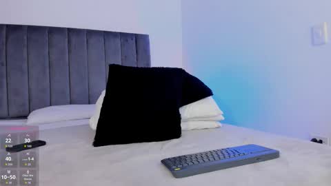 StephenRogue online show from November 17, 11:19 pm