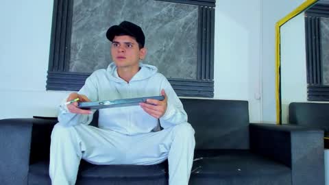 friends online show from February 19, 4:53 am