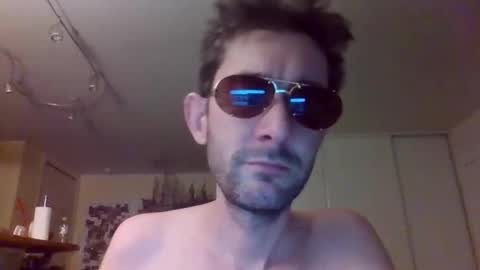 Snapshot of stmnog9477 chatting on October 26, 10:45 pm Julien9477 online show from October 26, 10:45 pm