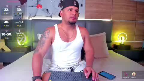 Snapshot of stone_lee_ chatting on October 24, 7:32 am Stone Lee  online show from October 24, 7:32 am