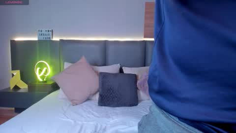 Snapshot of stone_lee_ chatting on October 11, 11:47 am Stone Lee  online show from October 11, 11:47 am