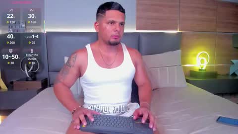 Snapshot of stone_lee_ chatting on September 27, 6:00 am Stone Lee  online show from September 27, 6:00 am