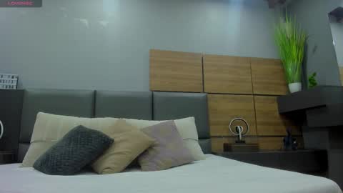 Snapshot of stone_lee_ chatting on October 14, 6:42 am Stone Lee  online show from October 14, 6:42 am