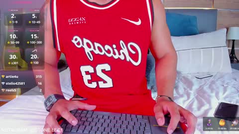 Snapshot of stone_lee_ chatting on January 8, 7:13 am Stone Lee  online show from January 8, 7:13 am