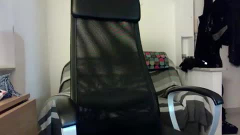 send me pics  if you want online show from February 9, 7:09 pm